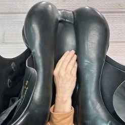 Used Kieffer Orphee TB Dressage Saddle 17/MN