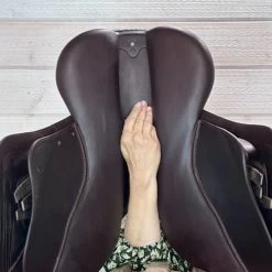 Used CWD 2GS Close Contact Saddle 18/M -Horse Gear Shop 333 Channel Measurement 95481.1687462084