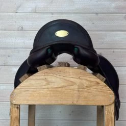 Used Equipe Viktoria Monoflap Dressage Saddle 17.5/W 14 Used Equipe Viktoria Monoflap Dressage Saddle 17.5/W -Horse Gear Shop 334 Cantle 59021.1687461320