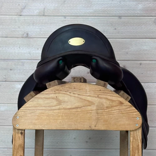 Used Equipe Viktoria Monoflap Dressage Saddle 17.5/W 6 Used Equipe Viktoria Monoflap Dressage Saddle 17.5/W - Image 4