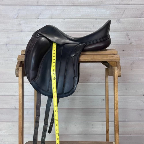 Used Equipe Viktoria Monoflap Dressage Saddle 17.5/W 11 Used Equipe Viktoria Monoflap Dressage Saddle 17.5/W - Image 9