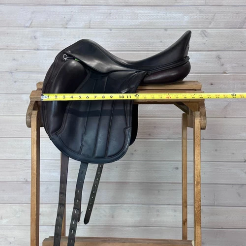 Used Equipe Viktoria Monoflap Dressage Saddle 17.5/W 4 Used Equipe Viktoria Monoflap Dressage Saddle 17.5/W - Image 2